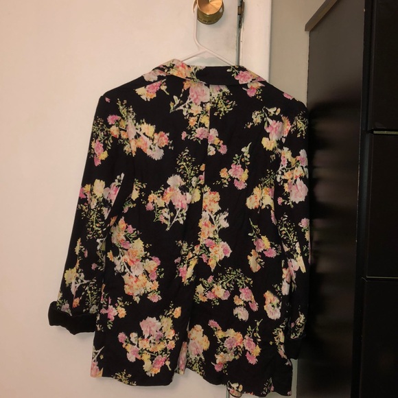 Candie’s Brand Floral Blazer - Picture 2 of 3